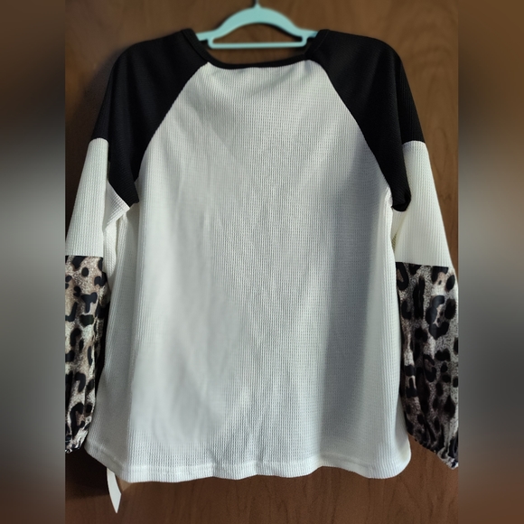 CINNIE Ladies  Pullover Shirt  Size Medium (NWT) Long Sleeves Smoke Free Home - Picture 2 of 7